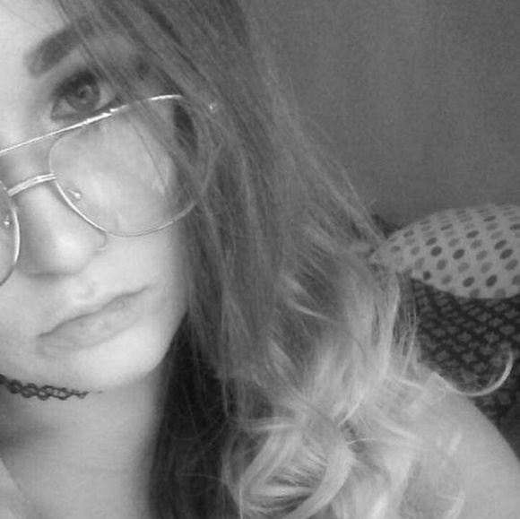 Meet your Posher, Lynzie - Picture 2 of 2